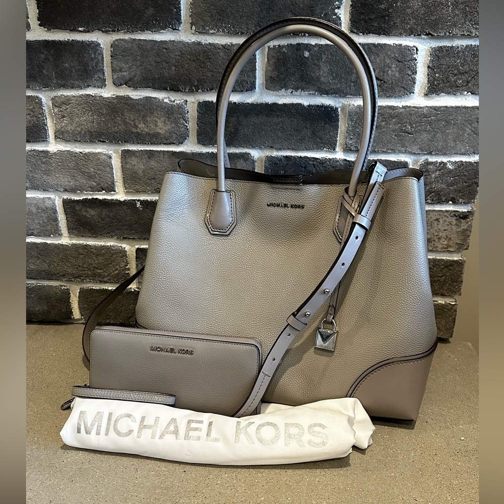 Michael Kors Large Center Zip Tote & Jet Set Travel Continental Wristlet in Grey - Picture 2 of 16